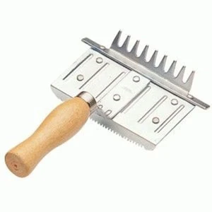 Curry & Mane Comb